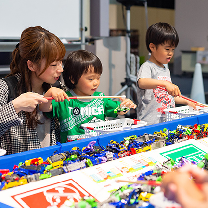 トミカ組立工場